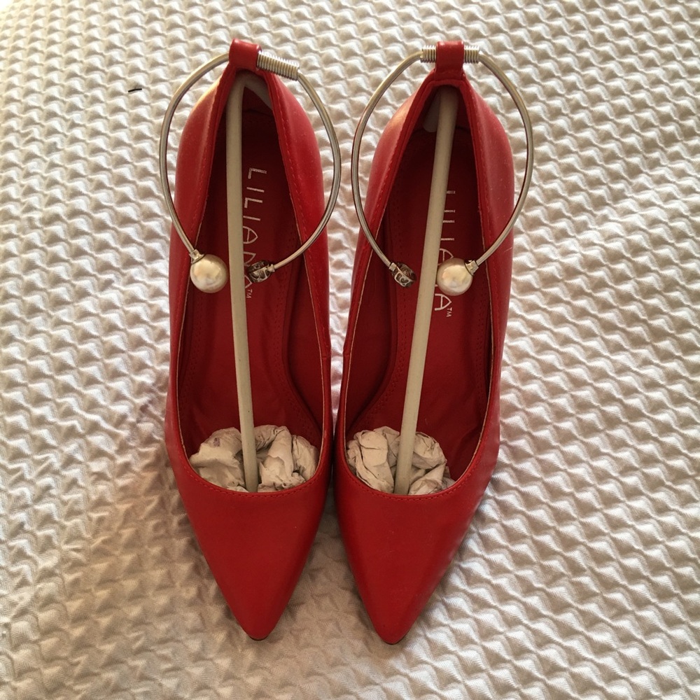 Pumps red